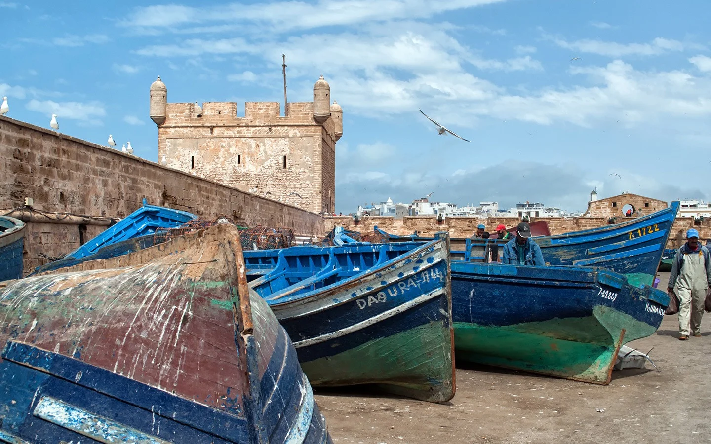 摩洛哥索维拉港的蓝船